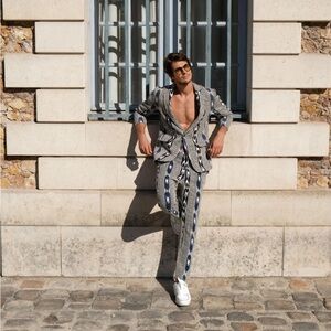 Blazer and matching pants in ikkat-inspired patterns